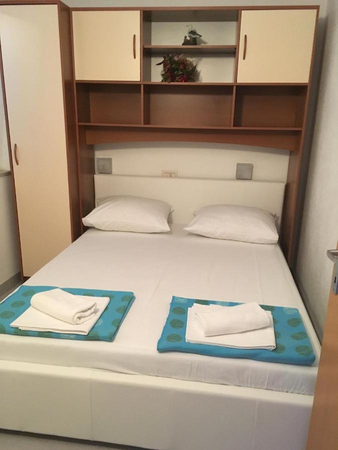 Apartments By The Sea Promajna, Makarska - 2673 Ngoại thất bức ảnh